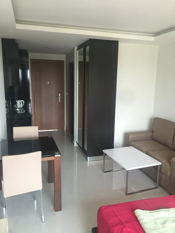 Club Royal suites Pattaya Extérieur photo