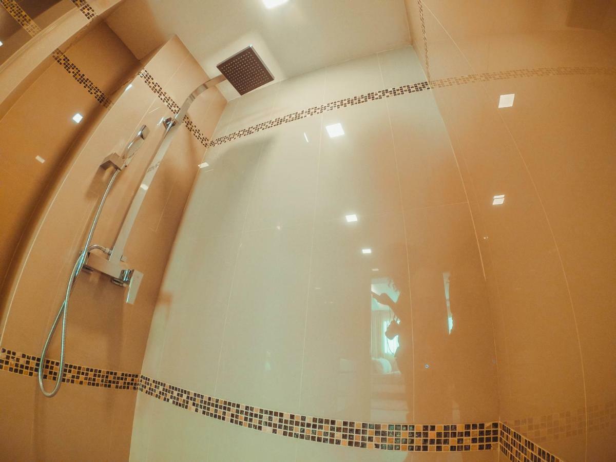 Club Royal suites Pattaya Extérieur photo