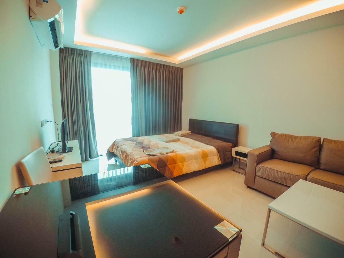 Club Royal suites Pattaya Extérieur photo