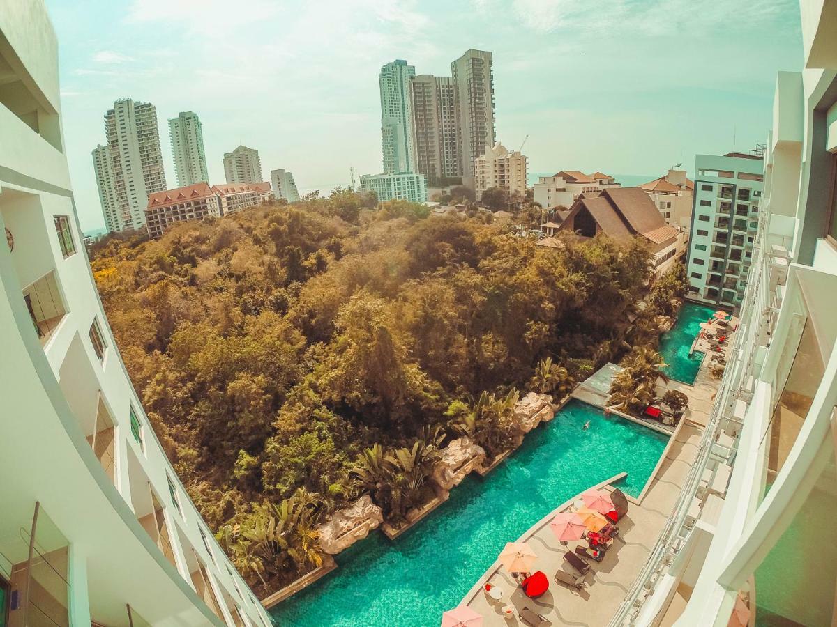 Club Royal suites Pattaya Extérieur photo