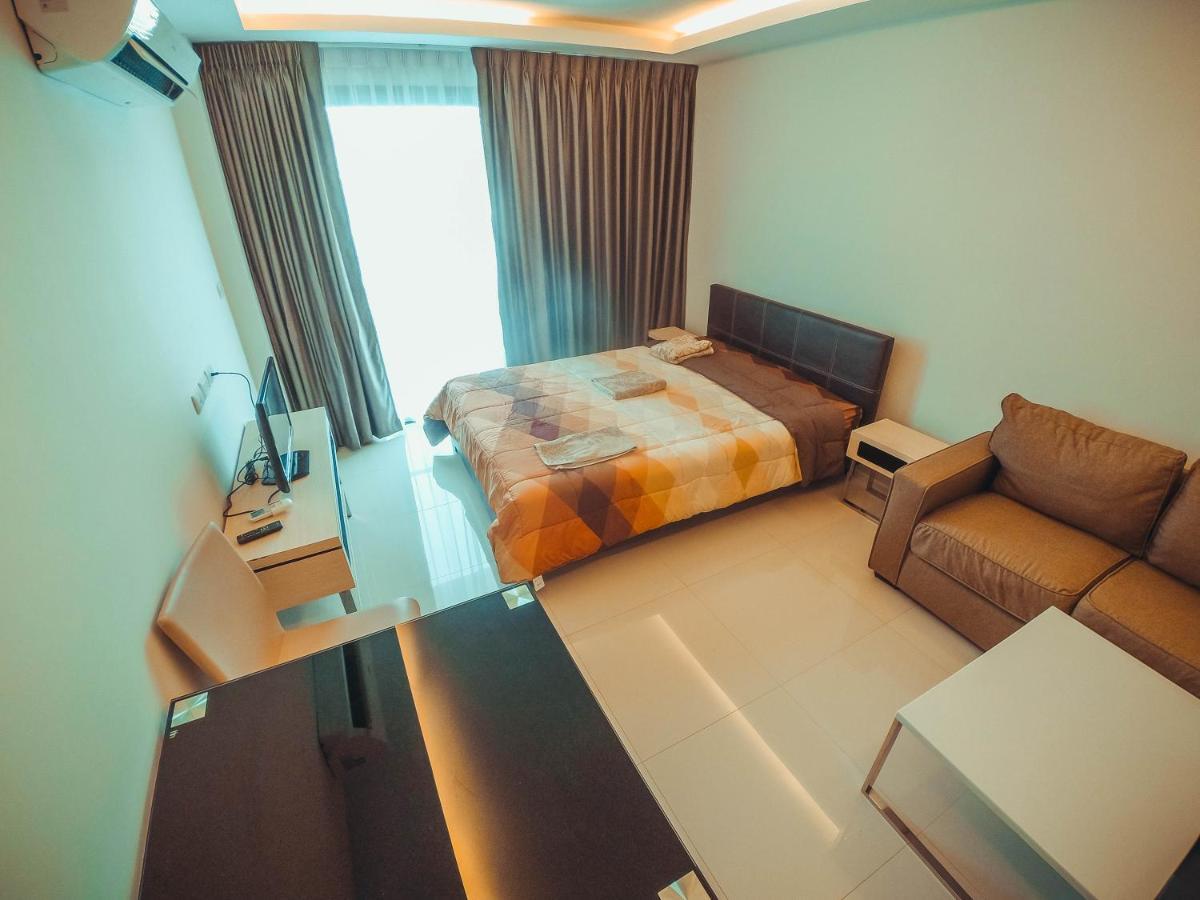Club Royal suites Pattaya Extérieur photo